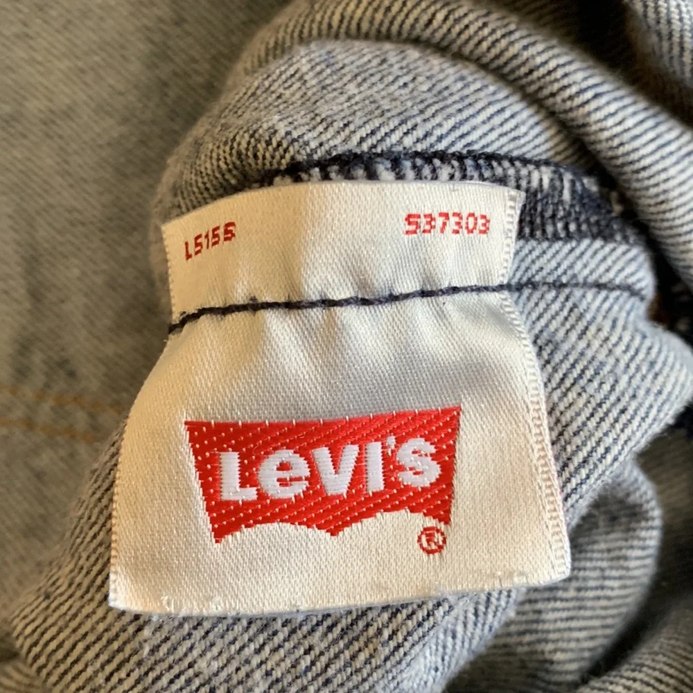 LEVI’S JEANS. Men’s 501 W38XL34. Button fly.‎ Five pockets.